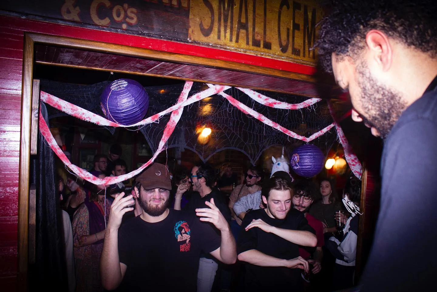 Soirée festive au Black Peat à Angers
