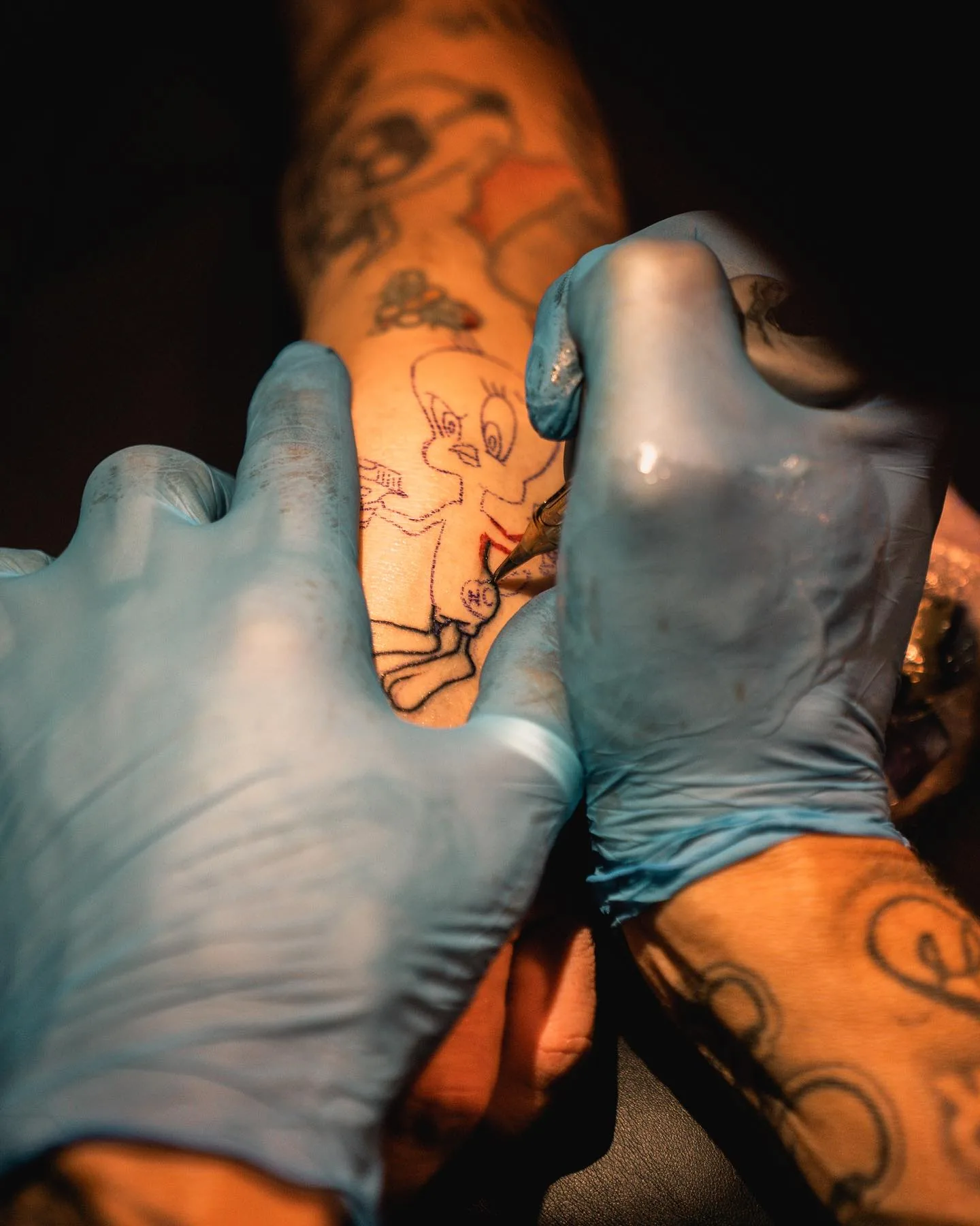 Séance de tatouage au Black Peat à Angers