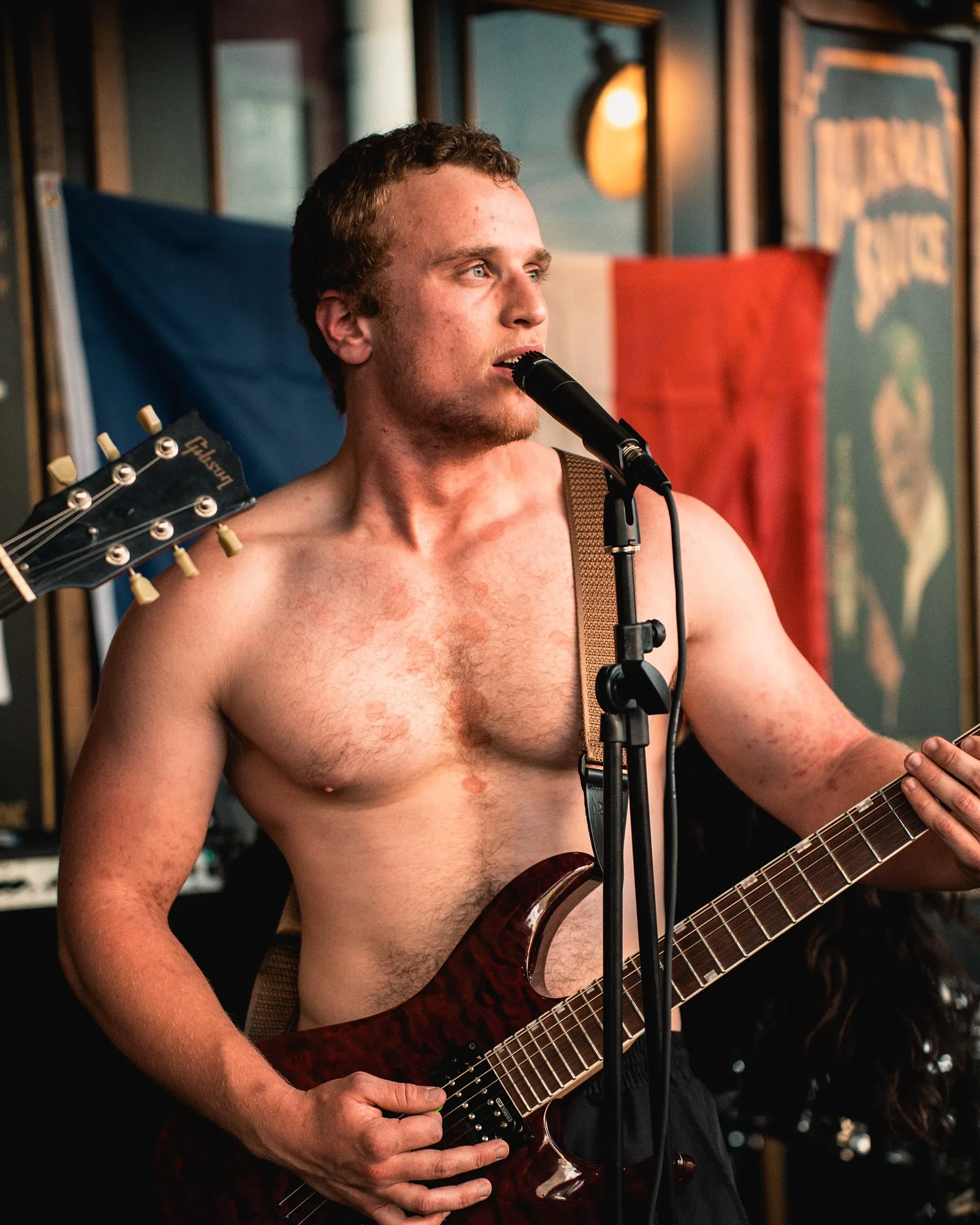 Chanteur en live au Black Peat